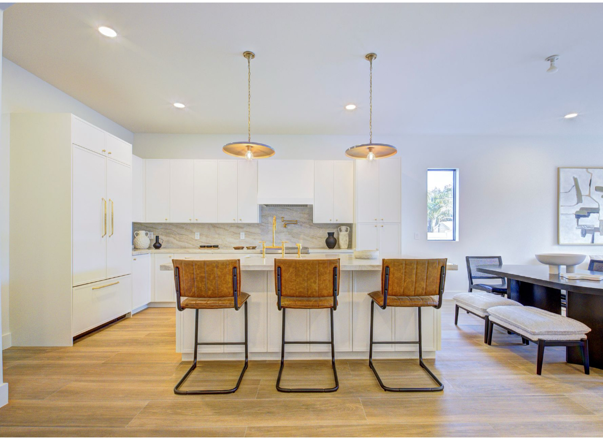 Kitchen islands in Pacific Palisades